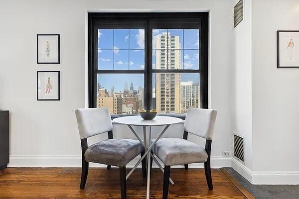 200 E 16th St in New York, NY - Building Photo - Building Photo