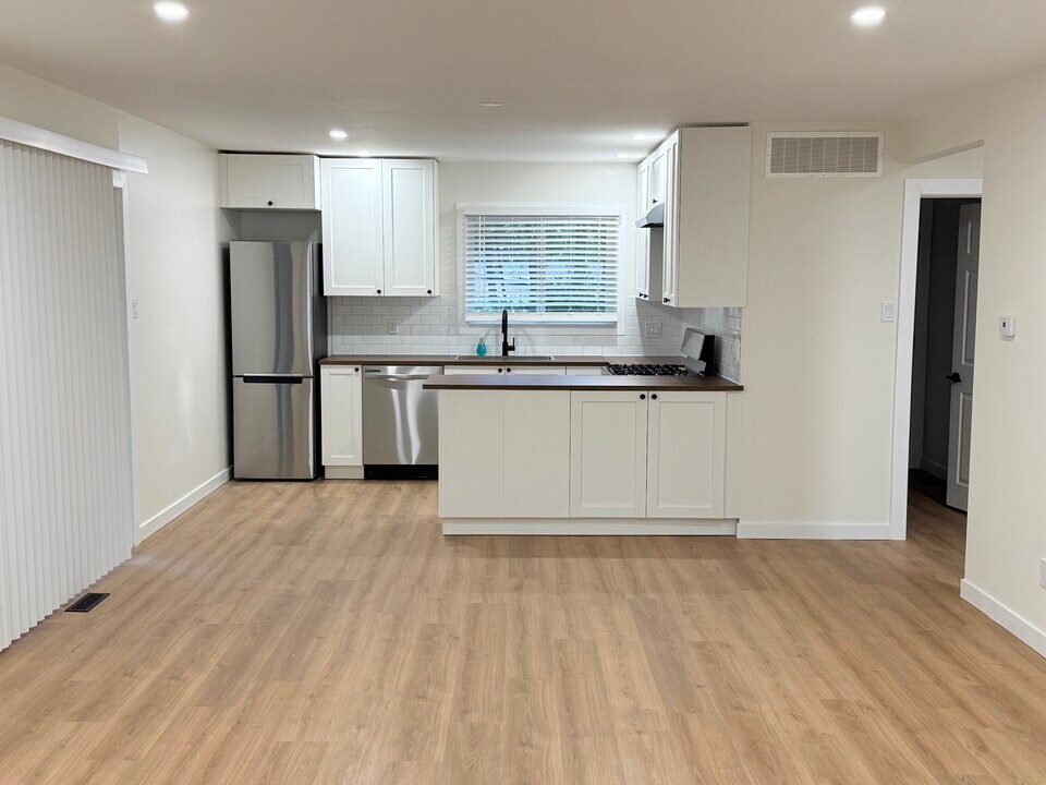 2322 152 St in Surrey, BC - Building Photo