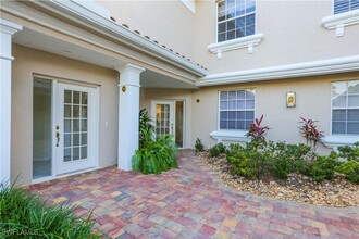 3930 Deer Crossing Ct in Naples, FL - Foto de edificio - Building Photo