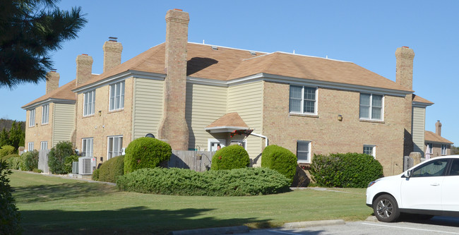 Sandpiper Cay in Kitty Hawk, NC - Foto de edificio - Building Photo