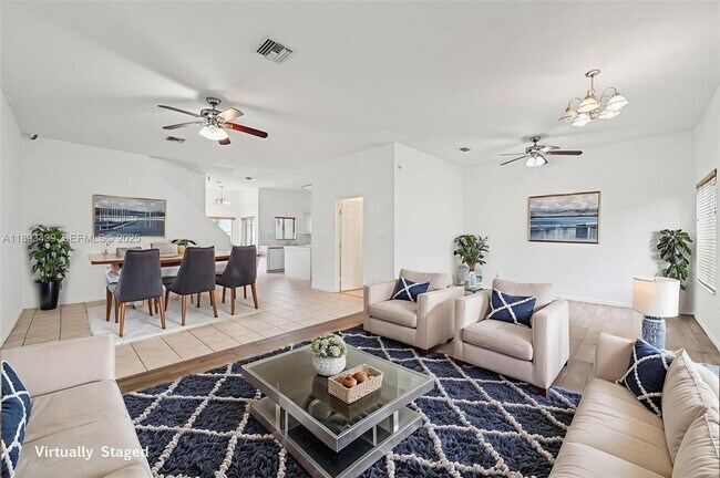 2456 SE 19th Ct in Homestead, FL - Foto de edificio - Building Photo