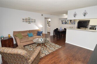 8718 Mallard Reserve Dr in Tampa, FL - Building Photo - Building Photo