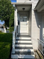 32 N Broad St in Nazareth, PA - Building Photo