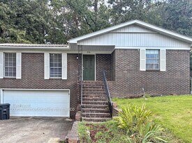 976 Ridgewood Cir in Birmingham, AL - Building Photo