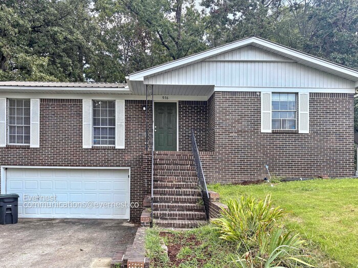 976 Ridgewood Cir in Birmingham, AL - Building Photo