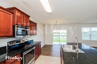 1992 Elkins Point in Melbourne, FL - Foto de edificio - Building Photo