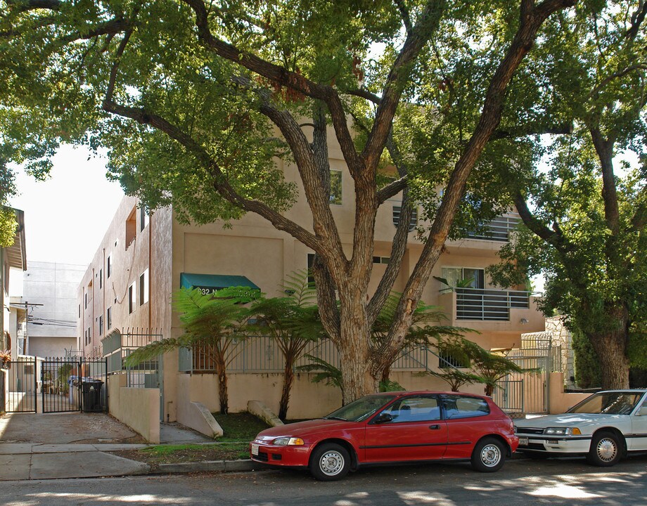 832 N Hayworth Ave in Los Angeles, CA - Building Photo