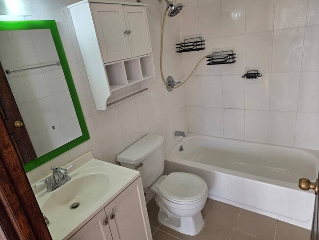 40-14 194th St in Queens, NY - Building Photo - Building Photo