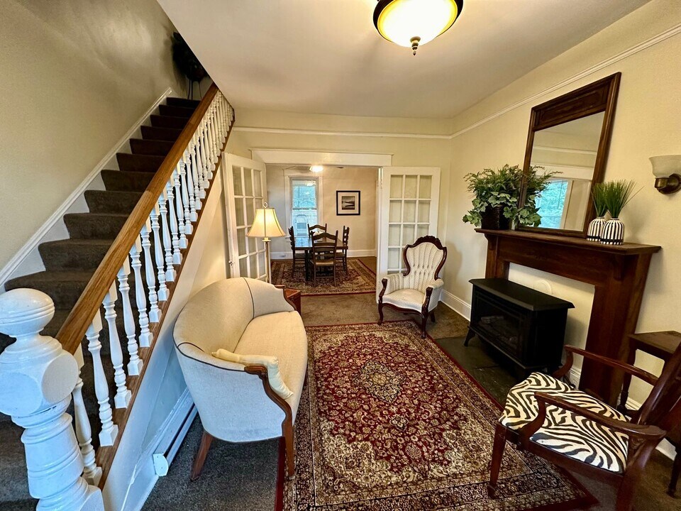 1039 Governor Harrison Pkwy in Brodnax, VA - Building Photo