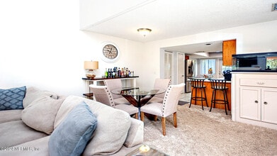 437 W 9th St in Atlantic Beach, FL - Building Photo - Building Photo