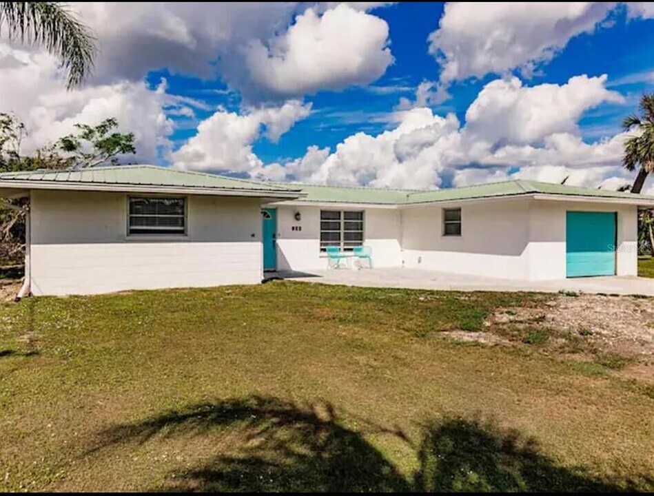 129 Northshore Terrace in Punta Gorda, FL - Foto de edificio