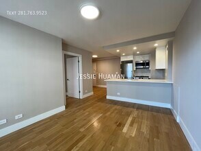80 N Moore St in New York, NY - Building Photo - Building Photo