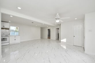 2926 Knotty Oaks Trail in Houston, TX - Building Photo - Building Photo