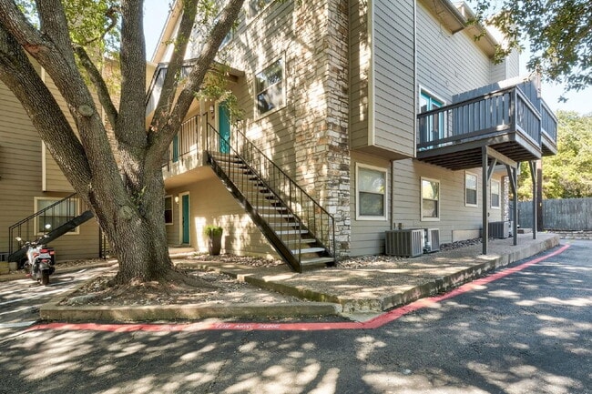 6700 Cooper Ln in Austin, TX - Building Photo - Building Photo