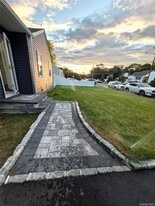 308 Hancock St in Brentwood, NY - Building Photo