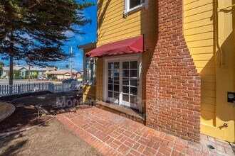 225 Central Ave in Pacific Grove, CA - Foto de edificio - Building Photo