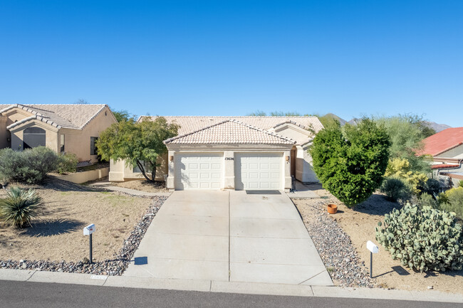 13626 N Hamilton Dr in Fountain Hills, AZ - Foto de edificio - Building Photo