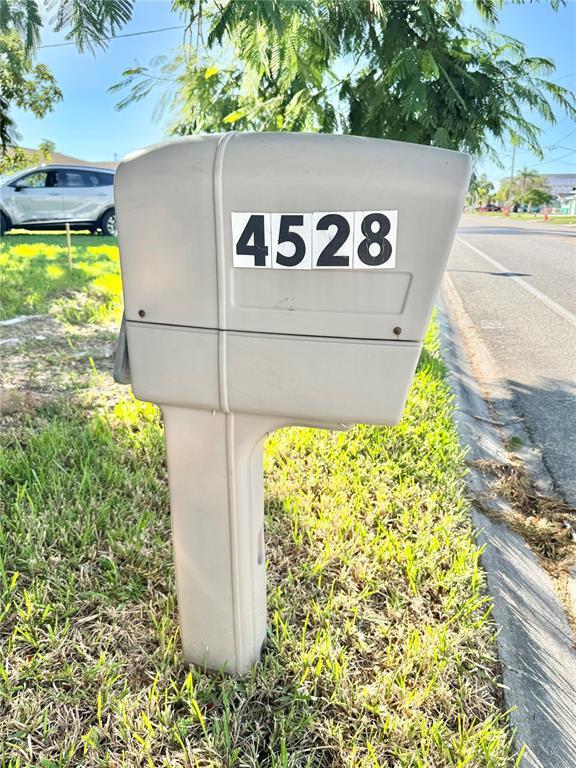 4528 Floramar Terrace in New Port Richey, FL - Building Photo - Building Photo