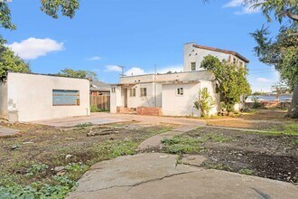 2081 Oakwood Dr in East Palo Alto, CA - Building Photo - Building Photo