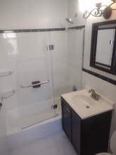 E. 58th St, 2nd Ave in New York, NY - Foto de edificio - Building Photo