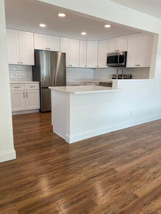 129 36th Ave NE in St. Petersburg, FL - Building Photo