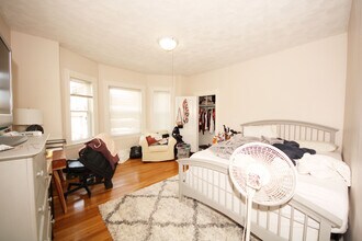 62 Bedford St, Unit 2 in Waltham, MA - Building Photo - Building Photo