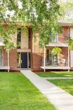 Bridgewood Apartments in Flat Rock, MI - Building Photo - Building Photo