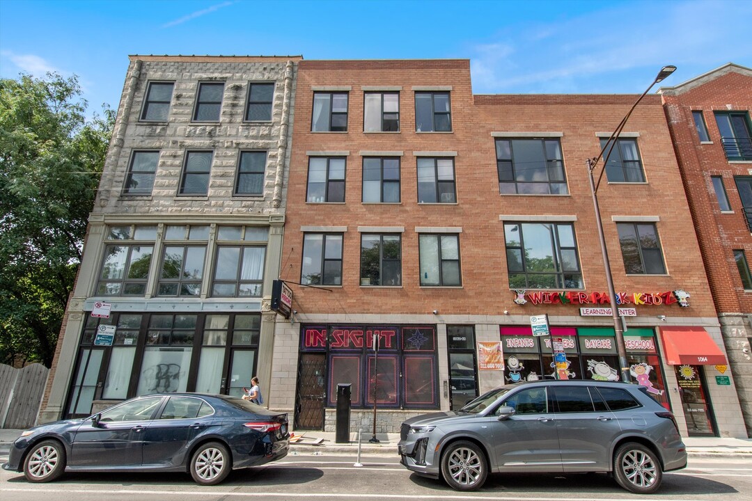 1064 N Milwaukee Ave in Chicago, IL - Building Photo