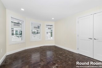 70 Stanley Ave-Unit -1 in Medford, MA - Building Photo - Building Photo