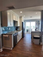 4803 Sunset Ct in Cape Coral, FL - Foto de edificio - Building Photo