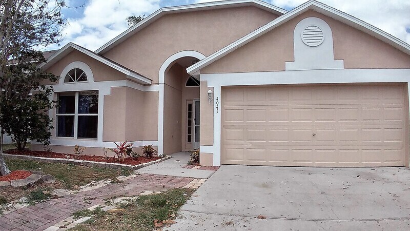 4043 Stonefield Dr in Orlando, FL - Building Photo