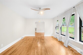 7022 Lakeside Dr in Charlotte, NC - Building Photo - Building Photo