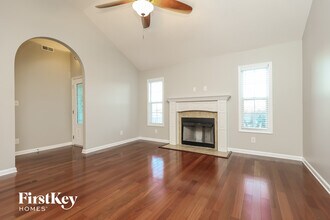 488 Cedar Valley Dr in Clarksville, TN - Foto de edificio - Building Photo