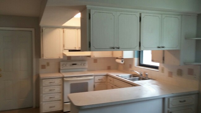 5825 Illinois Ave in New Port Richey, FL - Building Photo - Building Photo