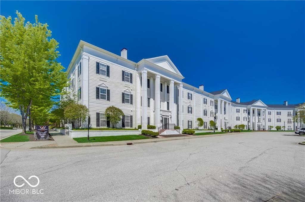 12926 University Crescent in Carmel, IN - Foto de edificio