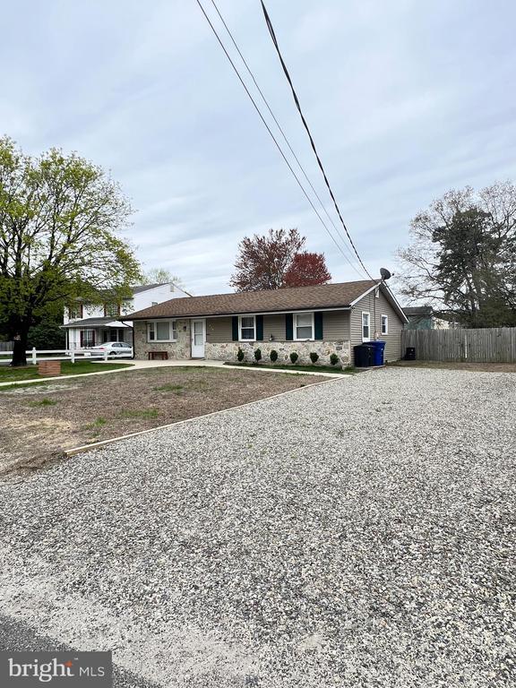 property at 424 Chippewa Trail