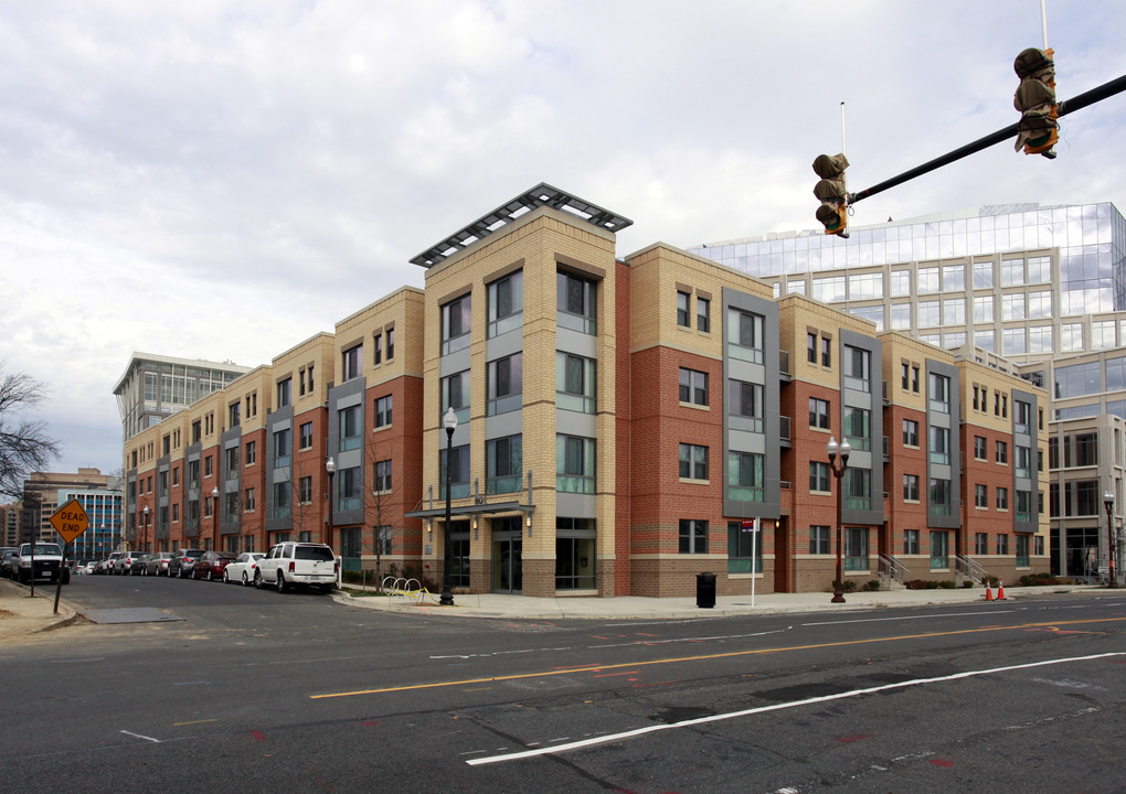 Jordan in Arlington, VA - Foto de edificio