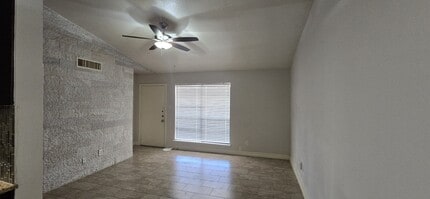 8801 Hammerly Blvd in Houston, TX - Building Photo - Building Photo