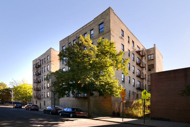 440 Jackson Ave in Bronx, NY - Foto de edificio - Building Photo