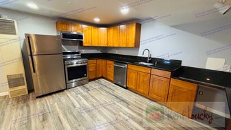 19714 Ashworth Ave N in Shoreline, WA - Building Photo