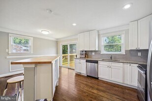 9708 Glen View Dr in Clinton, MD - Building Photo