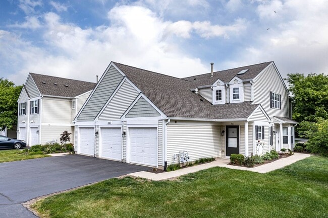 2211 Waterleaf Ct in Naperville, IL - Building Photo - Building Photo