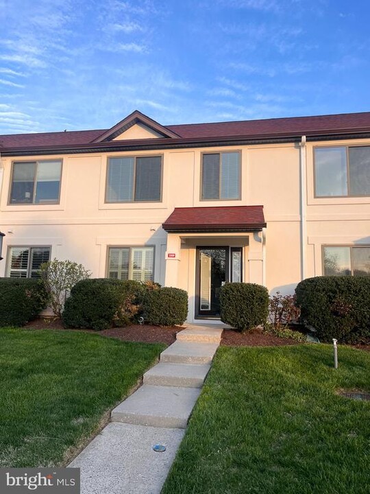 29 Queen Mary Ct in Chester, MD - Building Photo