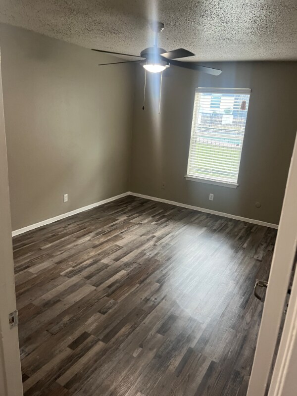 531 Bedford Rd, Unit 218 in Bedford, TX - Foto de edificio - Building Photo