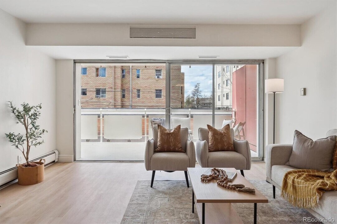1121 Albion St, Unit 201 in Denver, CO - Foto de edificio