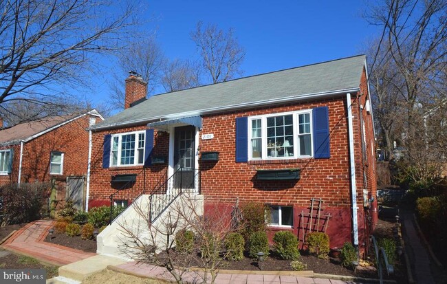 property at 2109 S Quebec St