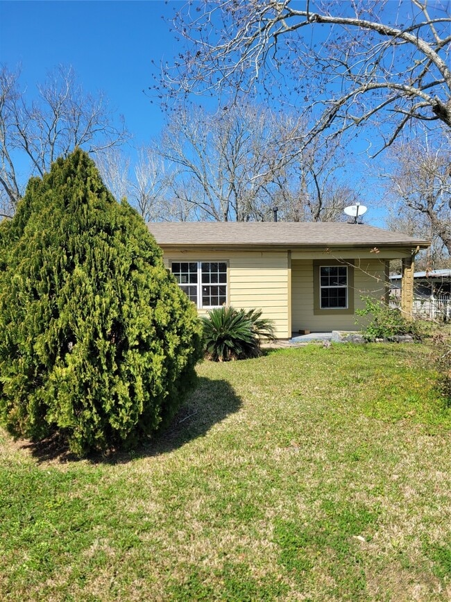 property at 500 Bluebonnet Dr