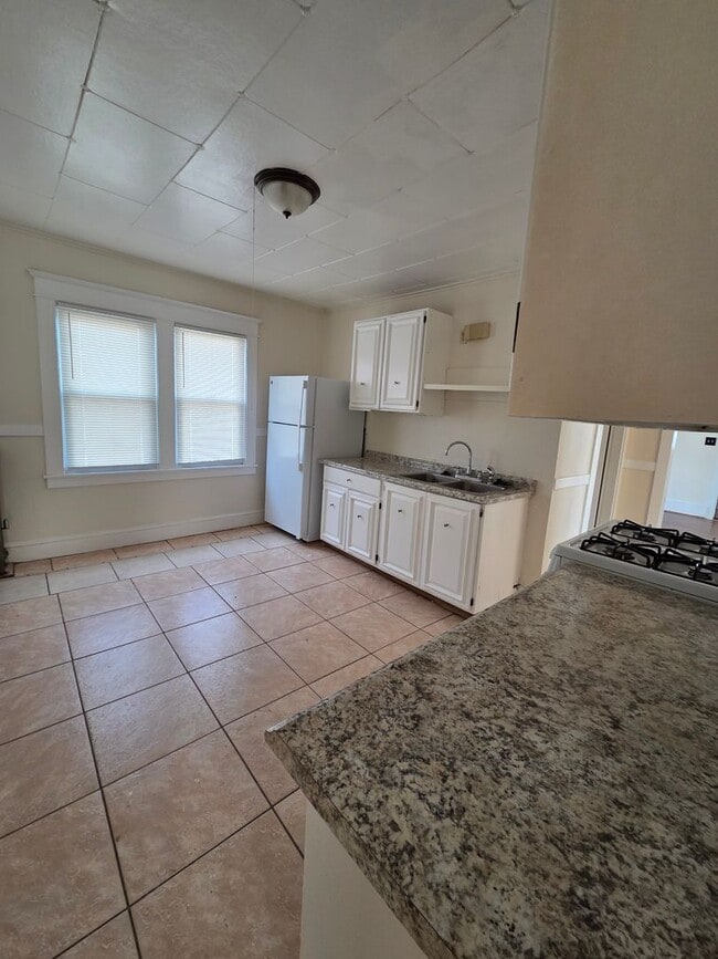 70-72-72 Windemere St in Springfield, MA - Building Photo - Building Photo