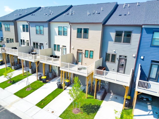 4805 Vista Green Ln in Lanham, MD - Foto de edificio - Building Photo