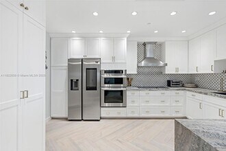 201 Crandon Blvd, Unit 739 in Miami, FL - Building Photo - Building Photo